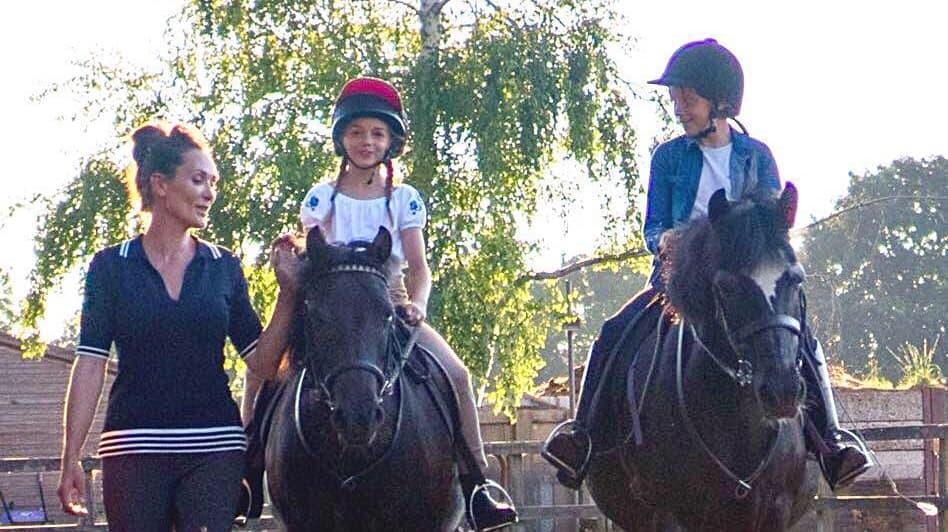 Coombe Stables Ltd - Horse riding in the New Forest