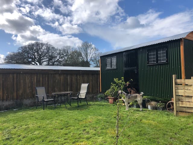 Greenfields Glamping and Shepherds Huts New Forest